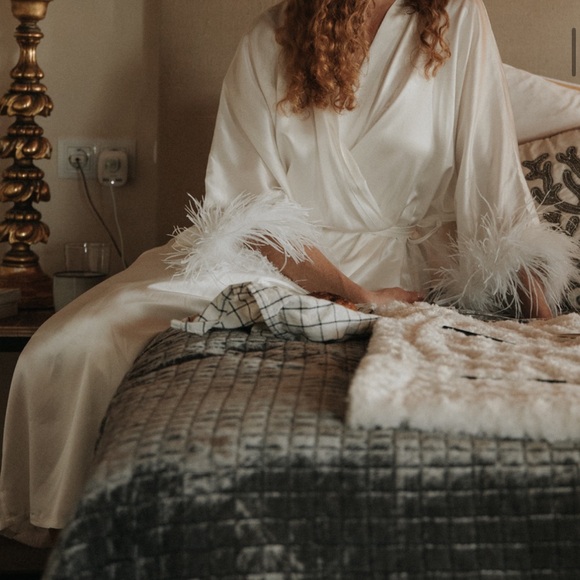 Petite Plume feather trim white silk robe, size XS - Picture 4 of 4